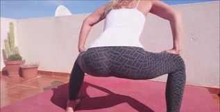 Ass fetish workout vid from today, so hot outdoors on my balcony, the sun beaming down, I remove my yoga pants...