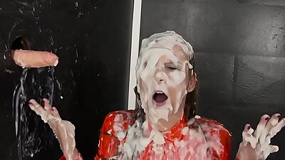 Fetish whore gets bukkake
