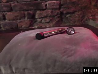 Kinky fun in the dungeon with her anal intercourse and dildo