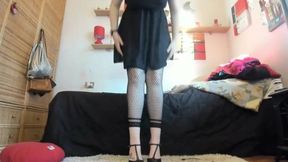 Unforgettable Encounter: Giantess Takes Control in a Unique Adventure - Featuring Nicoletta Embassi