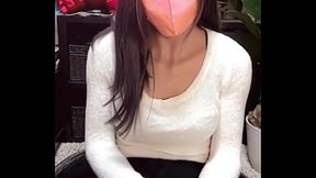 【個撮】マスク美女の女装が配信しながらオナニーする動画