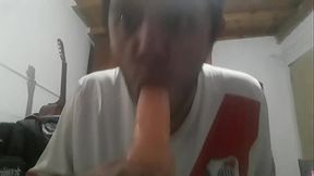 Chupando el juguete de mami 18