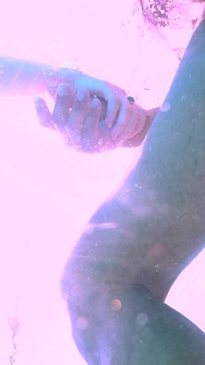 Goldenshower and Underwater Sex with Amuse De Rauch