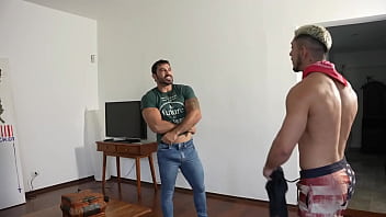 TRABALHANDO DE MOTORISTA E O PASSAGEIRO DEU EM CIMA. PAGOU A CORRIDA COM O CUZ&Atilde_O.