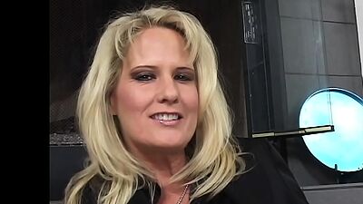 Mature stepmoms know how to fuck