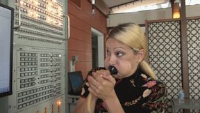 Summer Tests Her Blowing Pressure Again (MP4 - 720p)