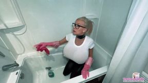 Steamy Bathtub Adventure: Busty Stepmom's Wet T-Shirt Surprise