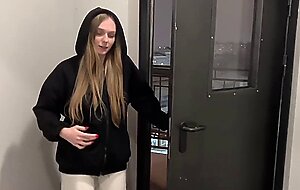 Arisha mills, bred a girl for a bj in the entrance