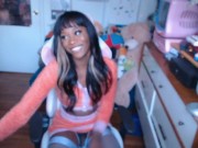 Vanniall gives herself a sweet facial