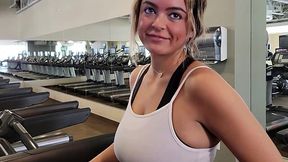 Buxom babe fucks in the car after hook-up in the gym