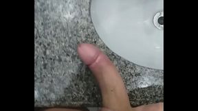 Paloma Veiga brincando com pau mole