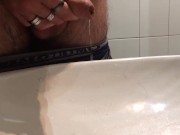 Pissing il mio capo in pizzeria toilet