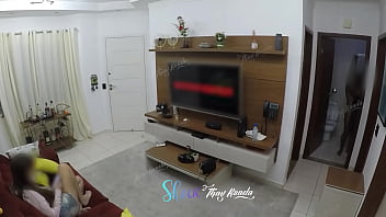 Recebi o amigo do marido sozinha em casa eu queria muito foder com ele sem o corninho