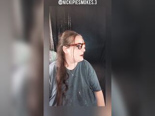 Smokin' Beauty Live Stream Chatting