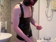 Amateur Bisexual Rubber Fetish Gimp Boy Puts on Show