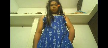 Indian shemale exposing boobs and shakeing huge ass