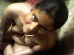 desi girl sucking when bathing and bf captured