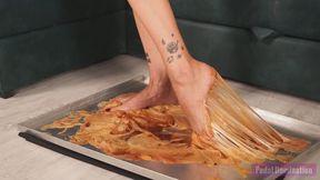 Tall Woman Barefoot Stuck - 4K MP4