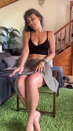 Slim Leyla Lowe sits and gives a deepthroat blowjob