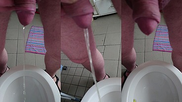 Nylonjunge pisst am Morgen von Neujahr
