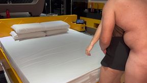 hotwife de salto fino gemendo com dois paus dentro dela