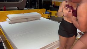 hotwife de salto fino gemendo com dois paus dentro dela