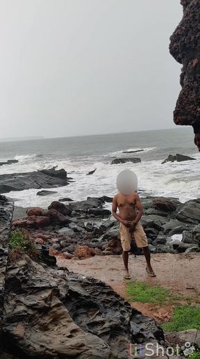 Voyeur catches dogging action at public beach