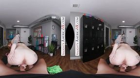 Skye Mae gives in to a stranger and enjoys his hefty hefty cock