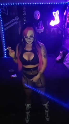 Smoking babe KandyxB