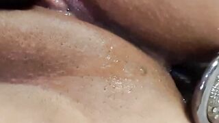 Xoxota Molhada com Plug Anal
