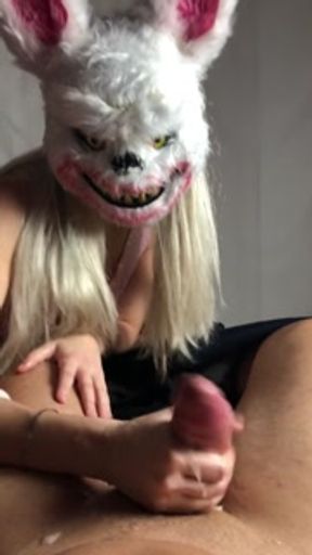 LA MIA CONIGLIETTA E' PRONTA PER FARMI UNA BELLA SEGA!