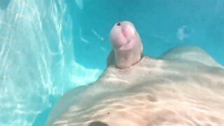 Amateur dude strokes his load out to the pool in HD