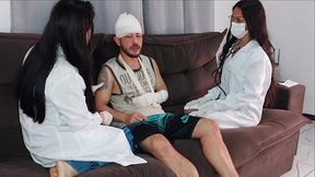 Enfermeiras tem todo cuidado com Paciente