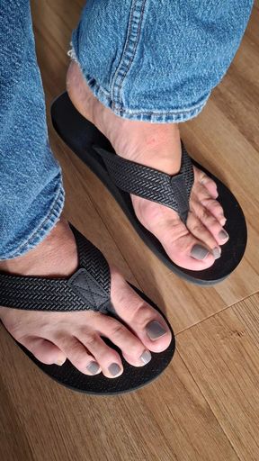 My pedicured toes in flip flops