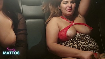 Uma loira e uma morena no Uber peladinha no meio da rua na cidade de São Paulo - Dai Da Praia - Casal Da Praia Ofc - Paulinho Da Praia Grande - Lukas Zaad - Casal Mattos