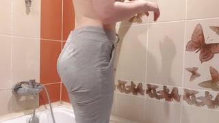 Girl peeng in gray yoga pants