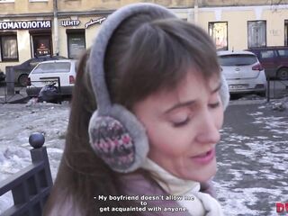 There's a chance to bang the cutie and agent doesn't blow it