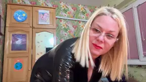 Horny mom seduces her young neighboor