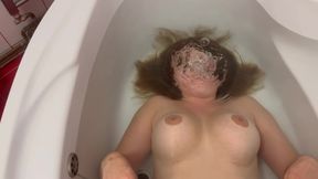 Hairwash and Breath Hold Underwater