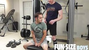 Tall hung gym daddy breeds horny tiny bottom partner