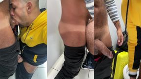 jogadores de futebol com pernas grossas e peludas transam no vestiario.