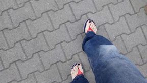 feet showing