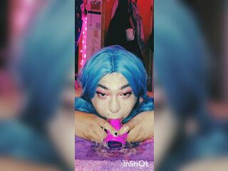 Sissy gives sloppy deepthroat