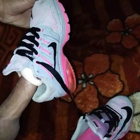 Cumming On Nike Air Max