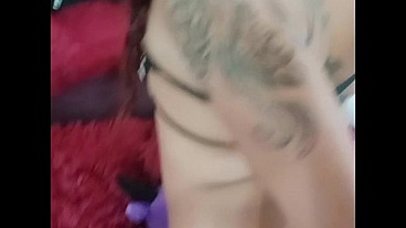 Fetiches deliciosos con un rico culito tatuado