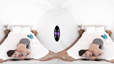 Valentina Lapiedra Drops Her Book For A Thick Cock - TmwVRnet