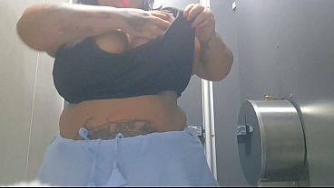 Me exibi suada depois do treino no banheiro da academia- Mary Jhuana