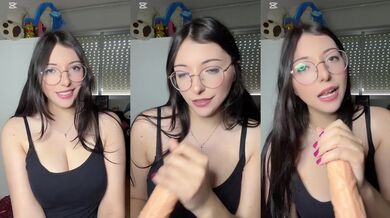 Deine Prinzessin liebt Geschenke und verwöhnt werden also bläst sie dir deinen schwanz