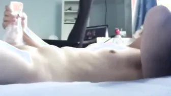 Femboy twink Robin Quinn fucks fleshlight and cums hard