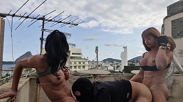 Fodendo um puto na cobertura do prédio com minha amiga dotada Elizabeth Góes
